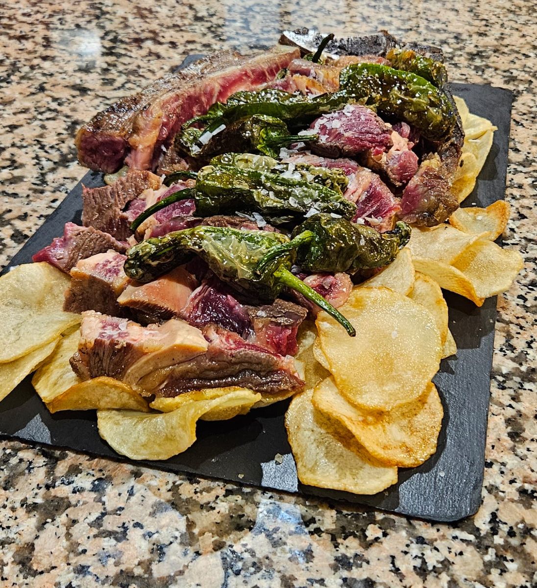Chuletón de vaca madurada a la brasa en O Ferro Parrilla, Verín